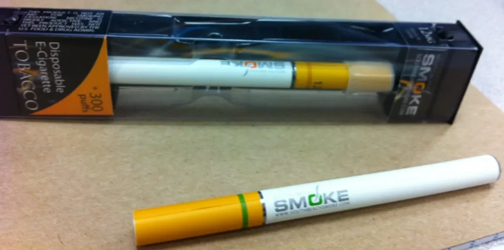 Einweg Vapes online kaufen: Produkt und Verpackung im Vergleich